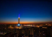 开云下载-赛道与球场的双重奏，F1揭幕战悬念与湖人提前锁定胜局